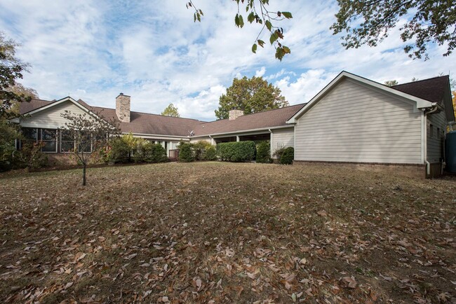 Building Photo - AVAILABLE NOW! 4-Bed/3.5-Bath in Williamso...