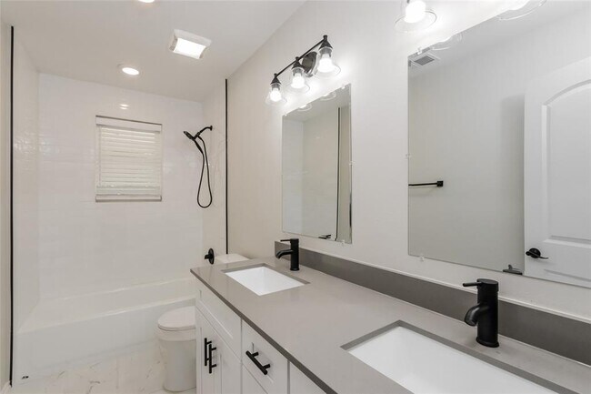 Building Photo - 3434 Silverwood Ln