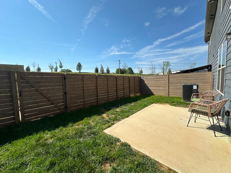 Building Photo - 1615 Mountain Quail Cir