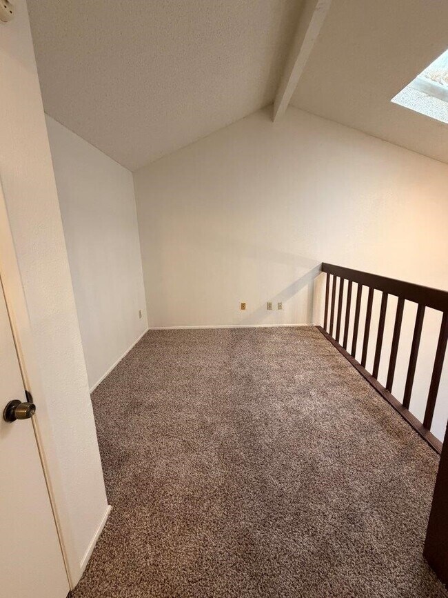 Building Photo - 11983 Bob White Dr