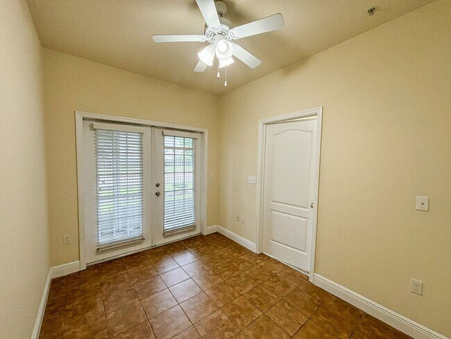 Building Photo - Chase Hollow #83 - Pet Friendly!