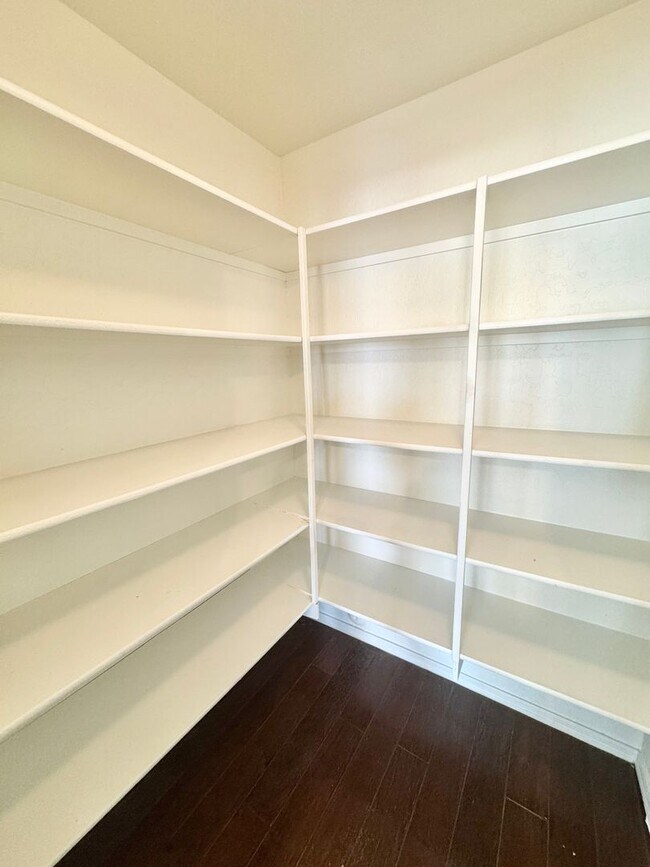 Building Photo - 4 Bedroom 3 Bathroom Home in Surprise! Has Loft & Additional Office/Den!