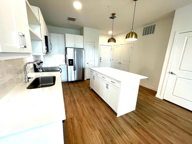 Building Photo - 1101 Abbeyglen Castle Dr