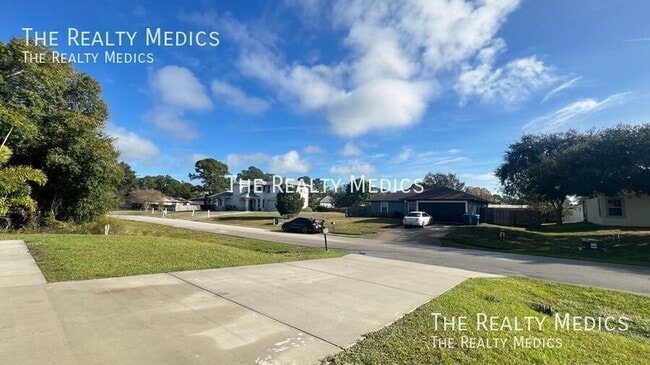 Building Photo - 270 Winfall Ave SW