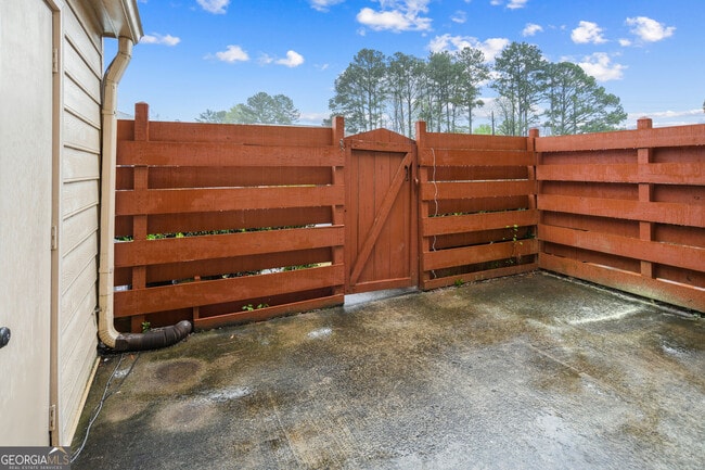Building Photo - 587 Wedgewood Dr