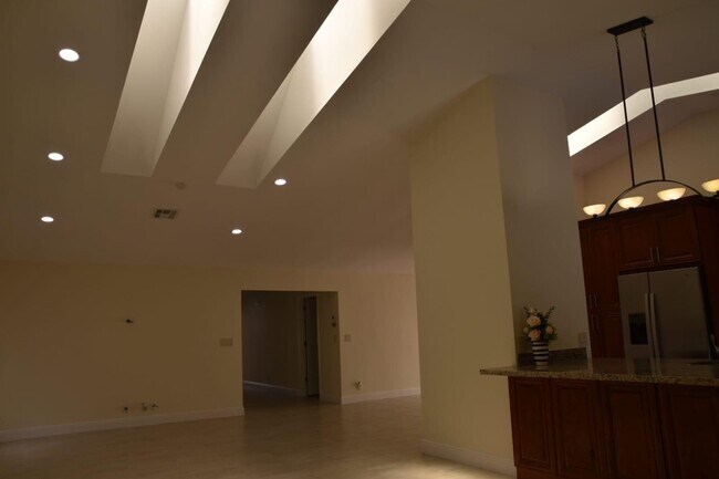 Building Photo - 6735 Lago Vista Terrace