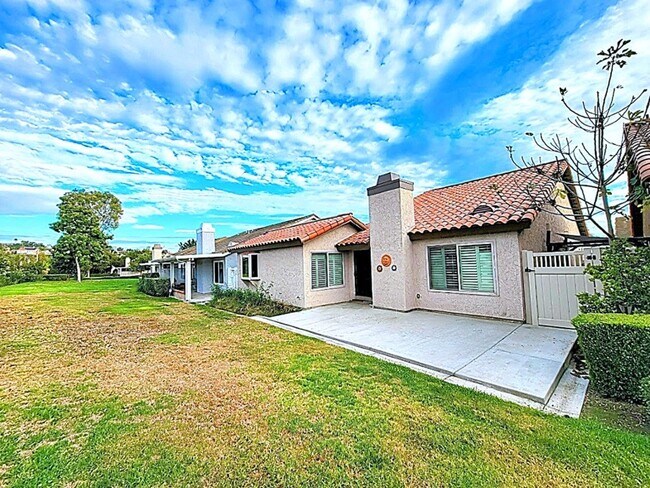 Building Photo - 28506 Barbosa