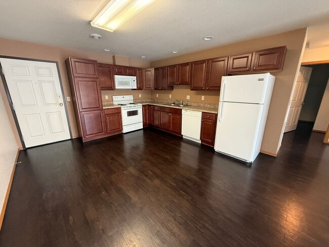 Building Photo - Upper 2 Bed 1 Bath