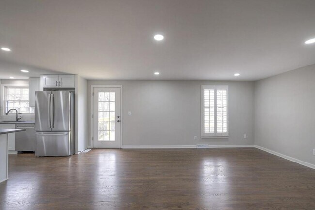 Building Photo - 10530 W 92nd Pl