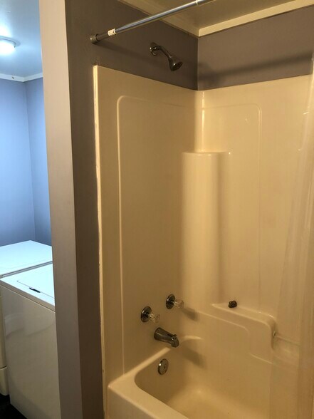 Bathroom shower/tub - 56 Thomas Point Rd
