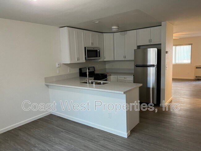 Building Photo - 1176 Cypress Ave