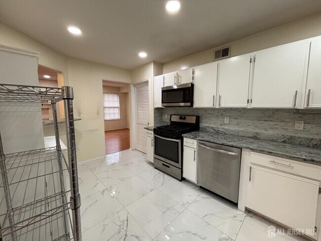 Building Photo - 1301 Plymouth Rd