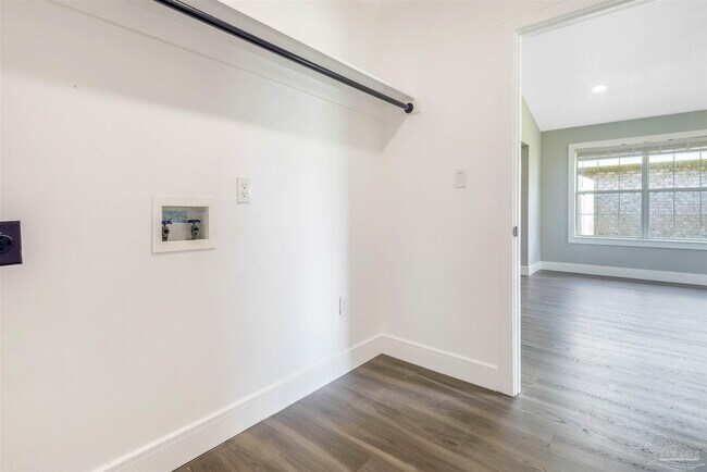 Building Photo - 3057 Illinois Pl