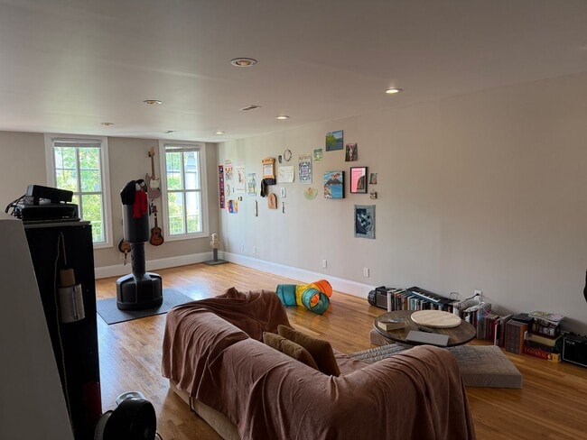 Building Photo - 1309 W Main St