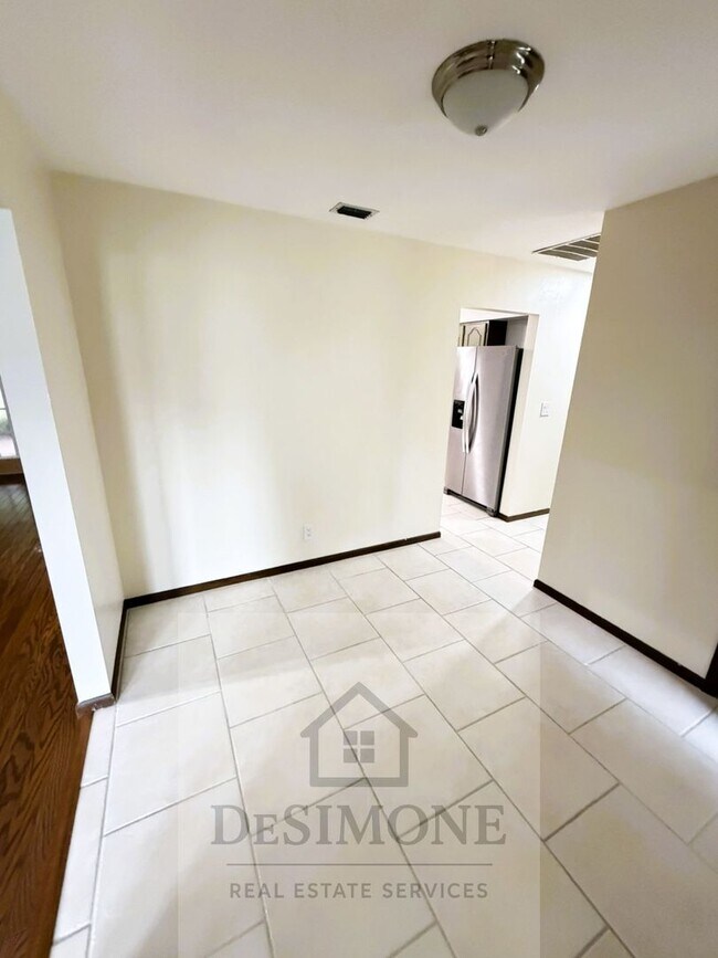Building Photo - Charming 3BR Home in Country Oaks – Close to West Marion Hospital, Shopping, Dining & WEC
