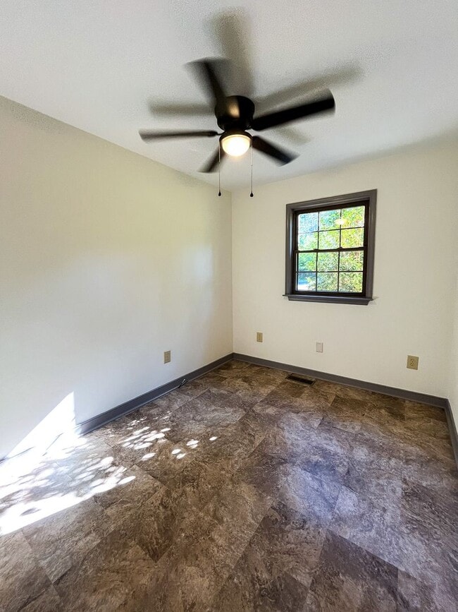Building Photo - Charming 3BR/2BA Home in Louisa, VA