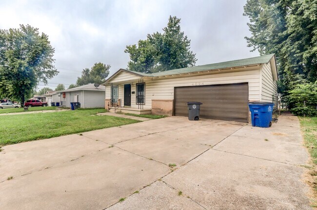 Building Photo - 4824 N Xanthus Ave