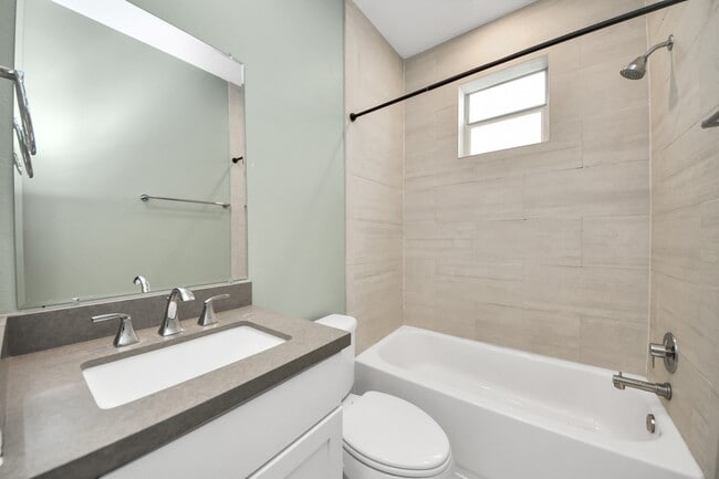 Building Photo - 1716 Stuart St