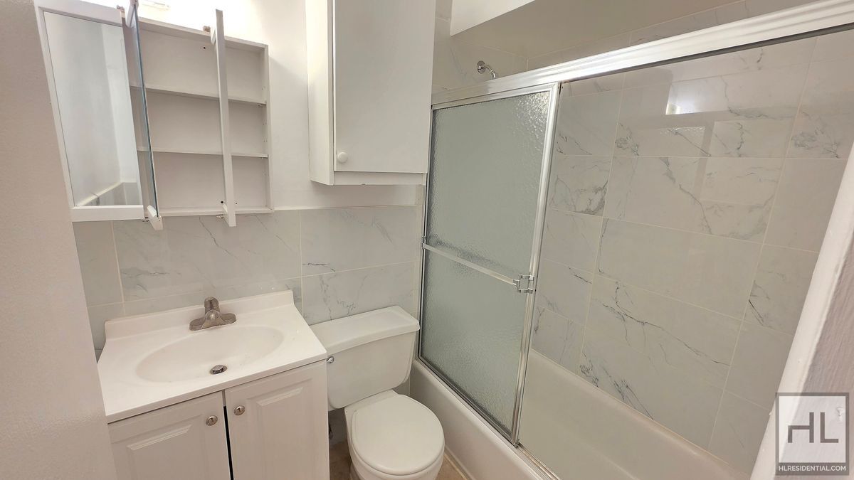 Building Photo - 9 STREET