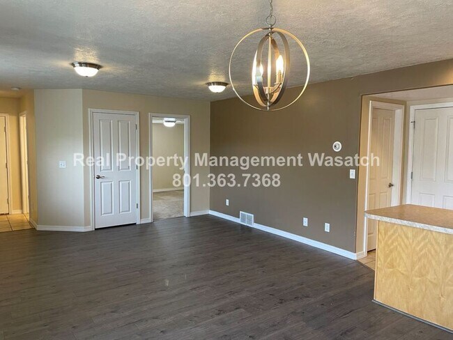 Building Photo - 380 N 500 W