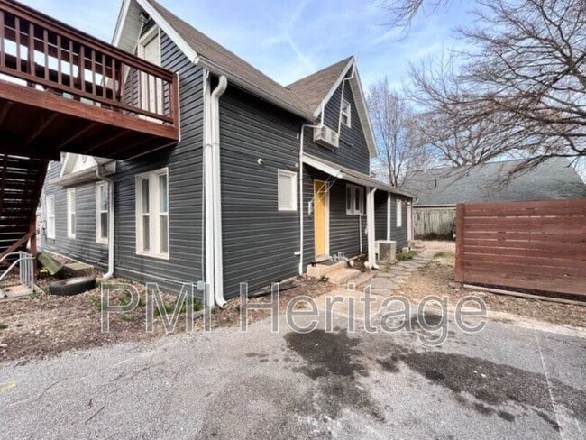 Building Photo - 122 W Pine St