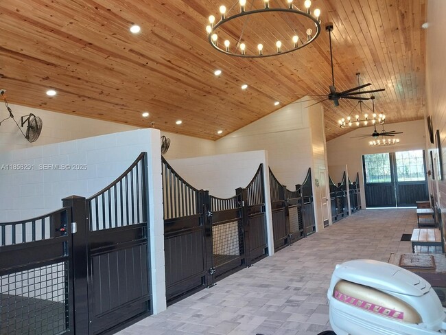 Building Photo - 20925 NW 100th Avenue Rd