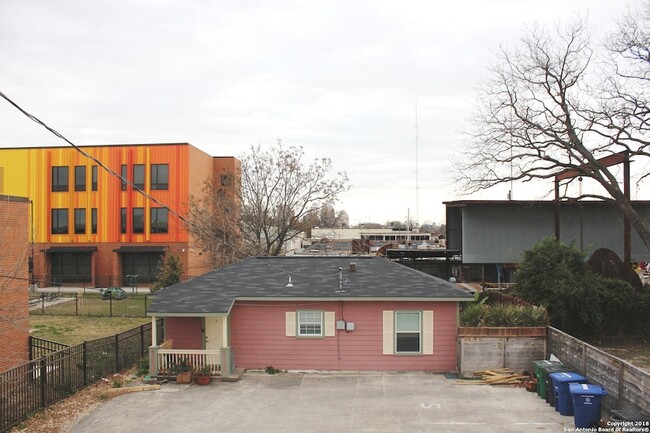 Building Photo - 810 E Ashby Pl