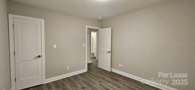 Building Photo - 428 Sylvania Ave