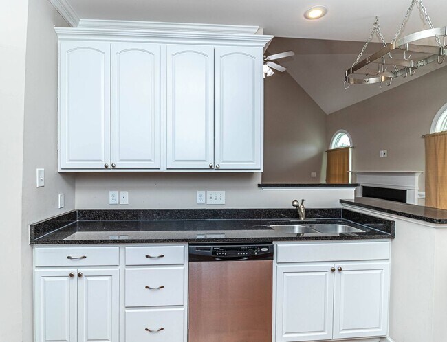 Building Photo - 109 Willow Pond Dr