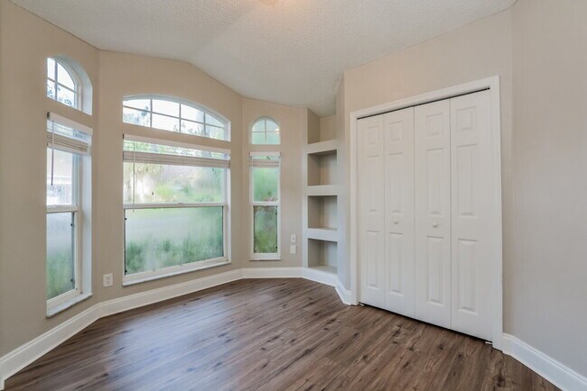 Building Photo - 2082 Petit Ct