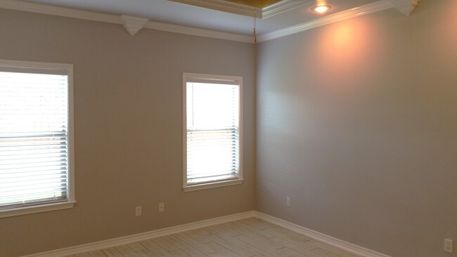 Building Photo - 220 Black Walnut Ct