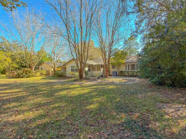 Building Photo - 514 Glenview Dr