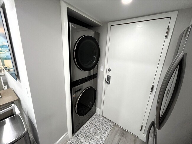 Building Photo - 3500 Galt Ocean Dr