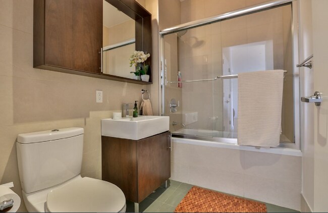 Building Photo - 133 Grand St