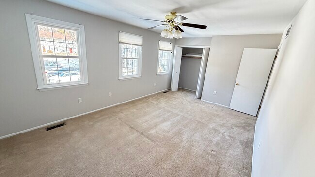 Building Photo - 325 Charred Oak Ct