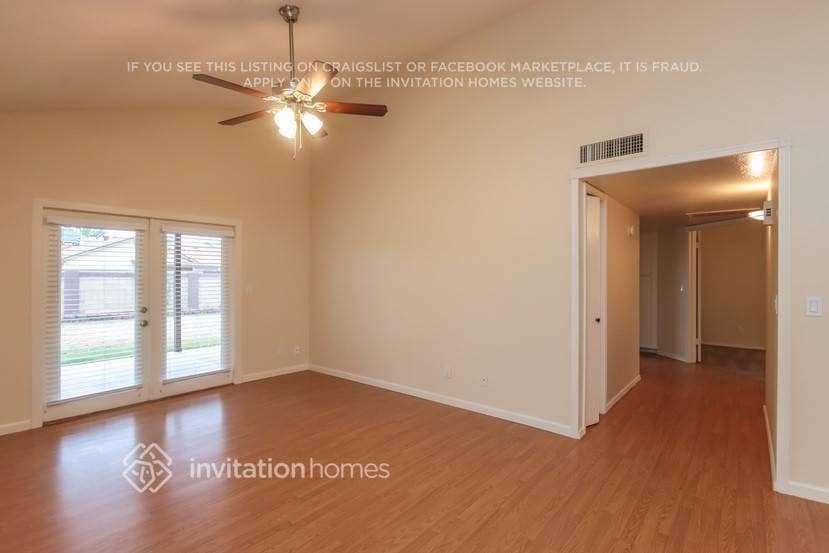 Building Photo - 1311 W Straford Dr