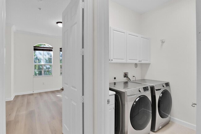 Building Photo - 2441 San Pietro Cir