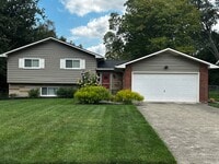 Building Photo - North Olmsted -4/5 Bedroom 2 1/2 bath larg...