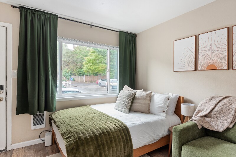 Building Photo - 5248 SE Stark St