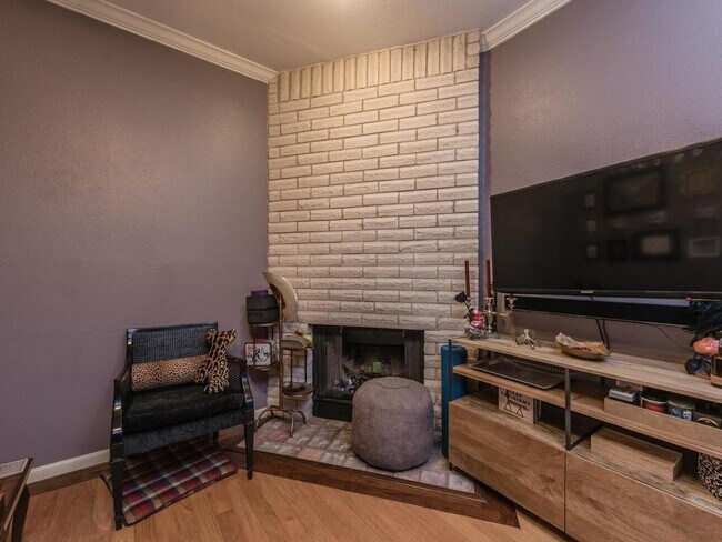 Building Photo - 1307 Kinney Ave