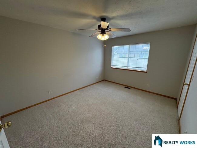 Building Photo - 3 bedroom townhome - SE Lincoln