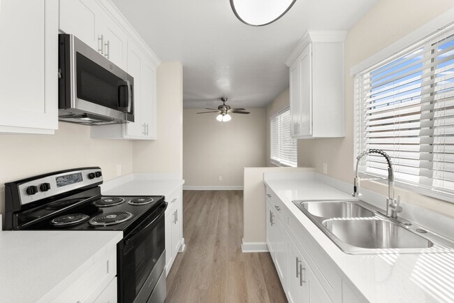 Primary Photo - Melrose Manor Apartments - Riverside, CA