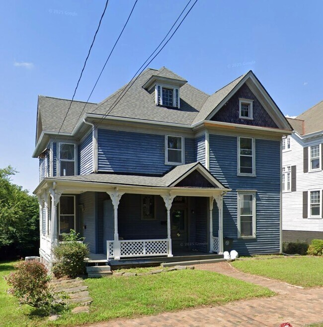 Primary Photo - 3 Bedroom || 1 Bathroom Upstairs Duplex Unit