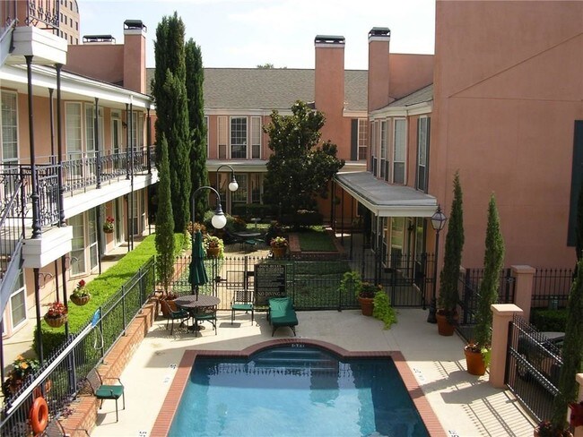 Building Photo - 3208 Cole Ave