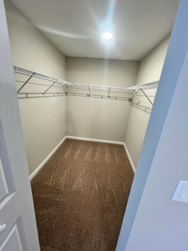 Building Photo - 5951 NW Baynard Dr