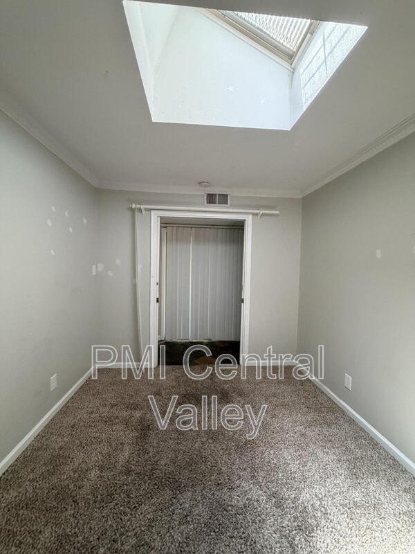 Building Photo - 3440 W Benjamin Holt Dr