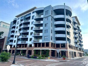 Building Photo - 1108 N Franklin St