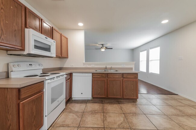 Building Photo - $1,850 4 Bed/2 Bath/2 Garage Ready for Move-in Home in Woodland Creek