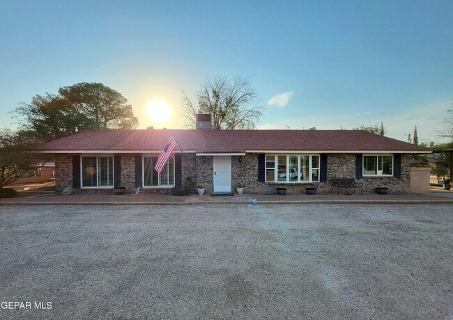 Primary Photo - 10725 W Burt Rd