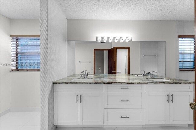 Building Photo - 8131 SW 90th Ave